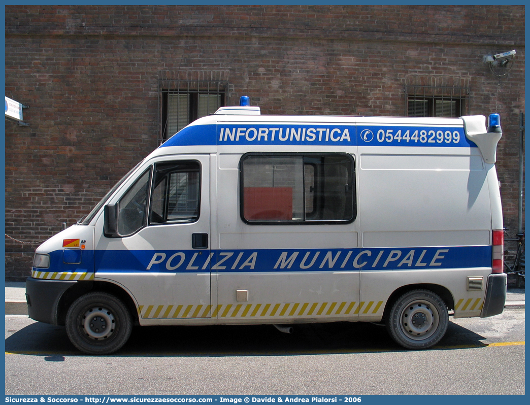 -
Polizia Municipale
Comune di Ravenna
Fiat Ducato II serie
Parole chiave: Polizia;Locale;Municipale;Ravenna;Fiat;Ducato