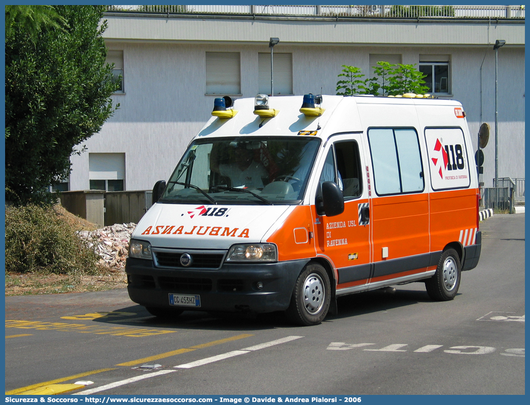 RA 05
118 Romagna Soccorso
Ambito Territoriale di Ravenna
Fiat Ducato II serie restyling
Allestitore MAF S.n.c.
Parole chiave: 118;Romagna;Ravenna;Soccorso;Ambulanza;Autoambulanza;Fiat;Ducato;MAF;M.A.F.;Mariani Alfredo e Figli