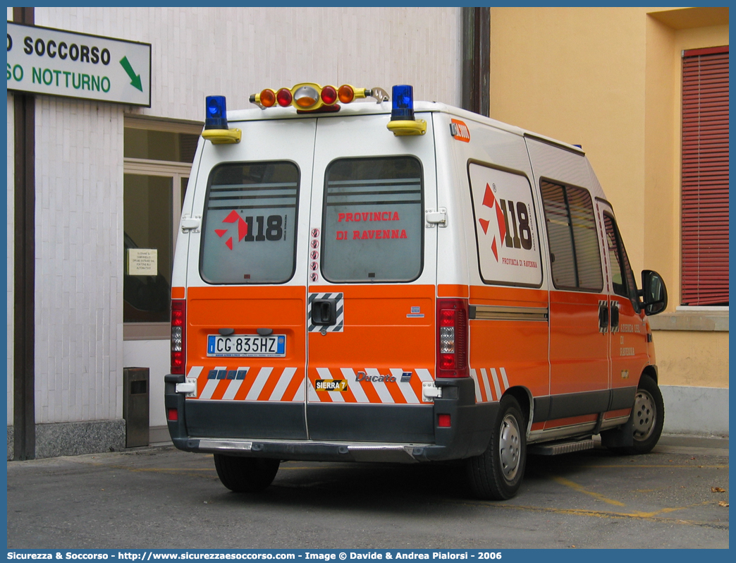 RA 07
118 Romagna Soccorso
Ambito Territoriale di Ravenna
Fiat Ducato II serie restyling
Allestitore MAF S.n.c.
Parole chiave: 118;Romagna;Ravenna;Soccorso;Ambulanza;Autoambulanza;Fiat;Ducato;MAF;M.A.F.;Mariani Alfredo e Figli