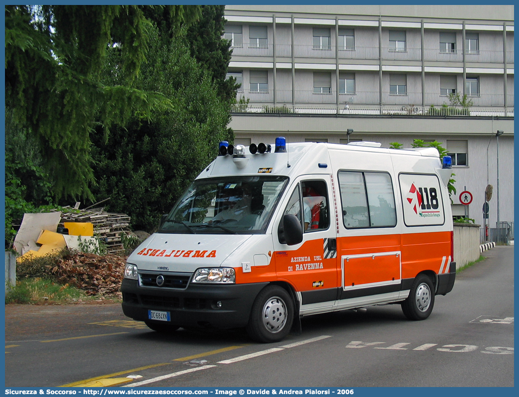 RA 21
118 Romagna Soccorso
Ambito Territoriale di Ravenna
Fiat Ducato II serie restyling
Allestitore Vision S.r.l.
Parole chiave: 118;Romagna;Ravenna;Soccorso;Ambulanza;Autoambulanza;Fiat;Ducato;Vision