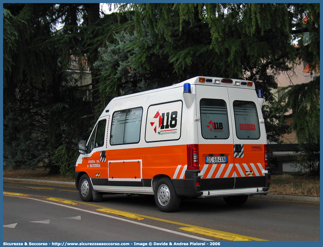 RA 21
118 Romagna Soccorso
Ambito Territoriale di Ravenna
Fiat Ducato II serie restyling
Allestitore Vision S.r.l.
Parole chiave: 118;Romagna;Ravenna;Soccorso;Ambulanza;Autoambulanza;Fiat;Ducato;Vision