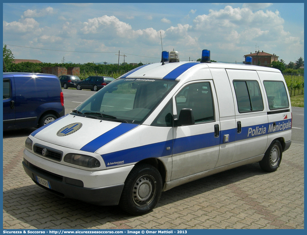 -
Polizia Municipale
Unione Terre di Castelli
Fiat Scudo II serie
Allestitore Bertazzoni S.r.l.
Parole chiave: Polizia;Locale;Municipale;Terre di Castelli;Castelnuovo Rangone;Spilamberto;Savignano sul Panaro;Vignola;Castelvetro di Modena;Marano sul Panaro;Guiglia;Zocca;Fiat;Scudo;Bertazzoni