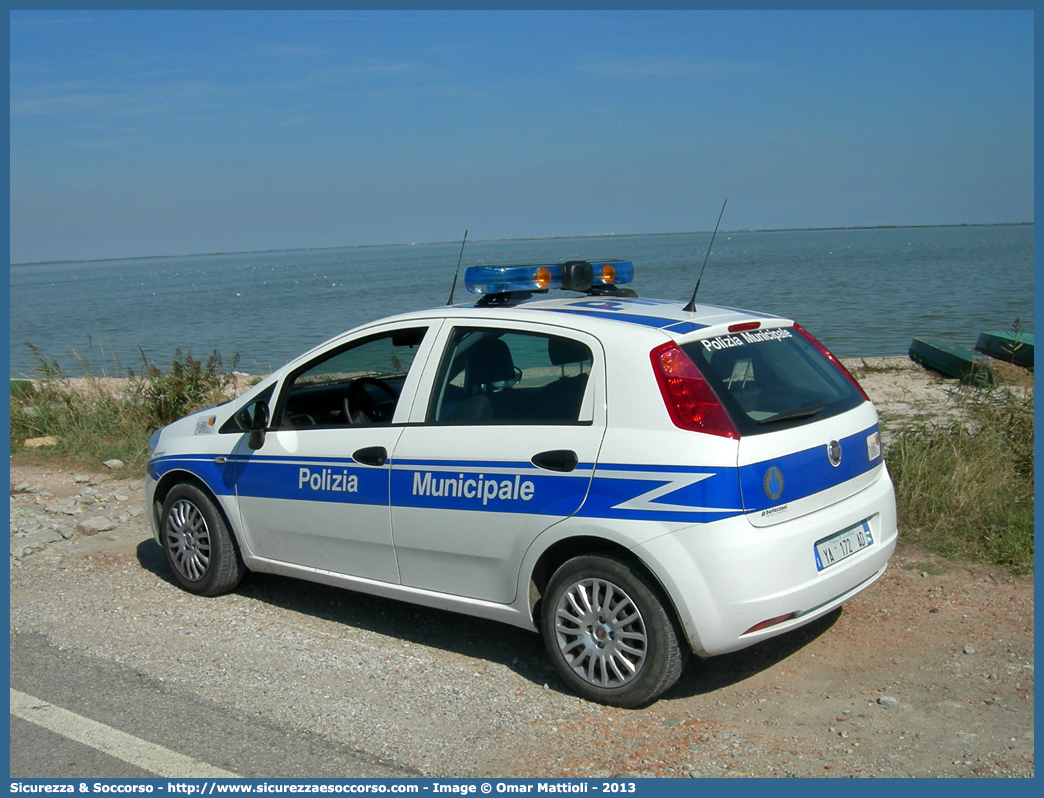 Polizia Locale YA172AD
Polizia Municipale
Unione Terre di Castelli
Fiat Grande Punto
Allestitore Bertazzoni S.r.l.
Parole chiave: Polizia;Locale;Municipale;Terre di Castelli;Castelnuovo Rangone;Spilamberto;Savignano sul Panaro;Vignola;Castelvetro di Modena;Marano sul Panaro;Guiglia;Zocca;Fiat;Grande Punto;YA172AD;YA 172 AD;Bertazzoni