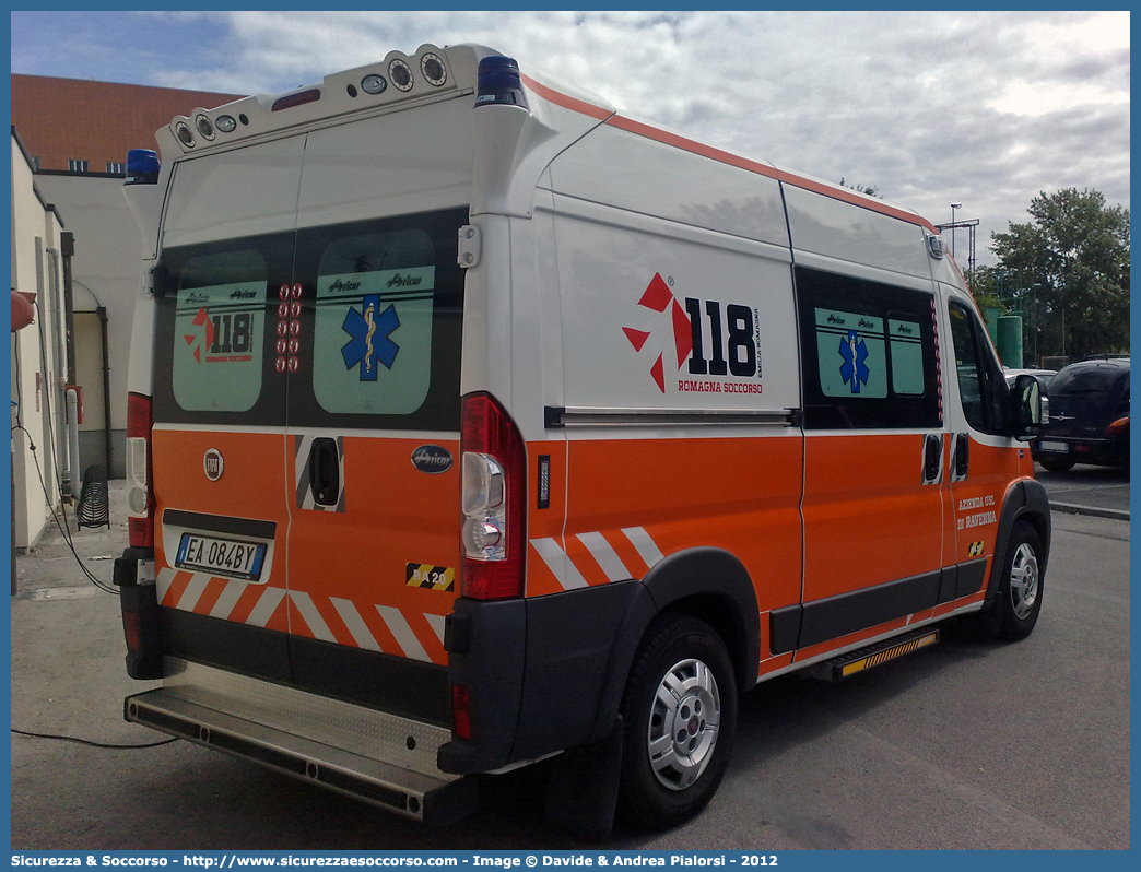 RA 20
118 Romagna Soccorso
Ambito Territoriale di Ravenna
Fiat Ducato III serie
Allestitore Aricar S.p.A.
Parole chiave: Fiat;Ducato X250;118;Romagna;Ravenna;Soccorso;Ambulanza;Autoambulanza;Aricar