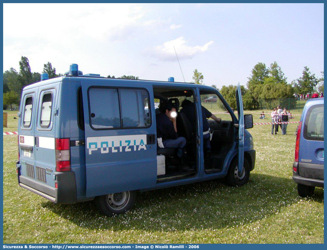 Polizia D2175
Polizia di Stato
Reparto Mobile
Cinofili
Fiat Ducato II serie
Parole chiave: Polizia;Stato;PS;P.S.;Reparto;Mobile;Cinofili;Fiat;Ducato