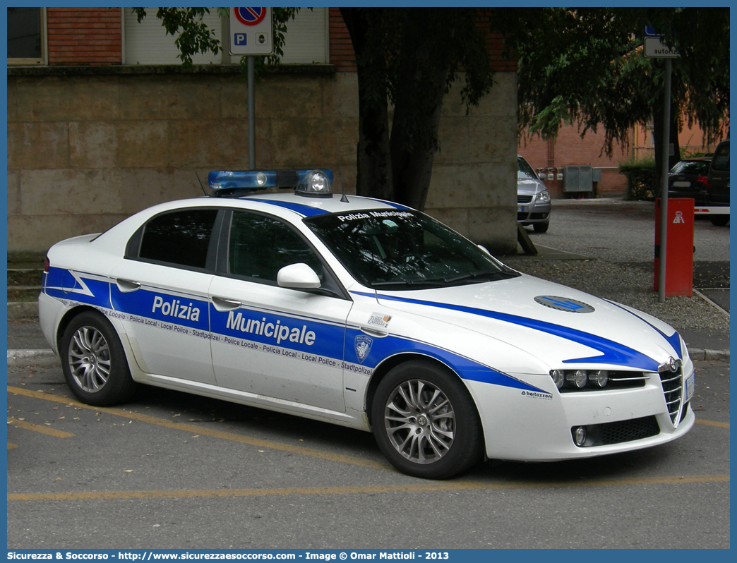 Polizia Locale YA171AD
Polizia Municipale
Unione Terre di Castelli
Alfa Romeo 159
Allestitore Bertazzoni S.r.l.
Parole chiave: Polizia;Locale;Municipale;Terre di Castelli;Castelnuovo Rangone;Spilamberto;Savignano sul Panaro;Vignola;Castelvetro di Modena;Marano sul Panaro;Guiglia;Zocca;Alfa Romeo;159;YA171AD;YA 171 AD;Bertazzoni