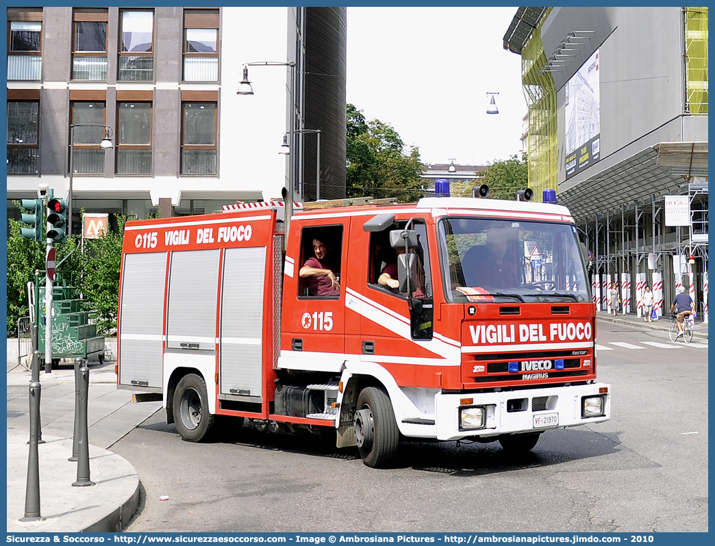 VF 21970
Corpo Nazionale Vigili del Fuoco
Iveco Magirus City2000
100E21 I serie
Parole chiave: VVF;V.V.F.;Corpo;Nazionale;Vigili;del;Fuoco;AutoPompaSerbatoio;APS;A.P.S.;Iveco;Magirus;EuroFire;100E21;City2000;City;2000