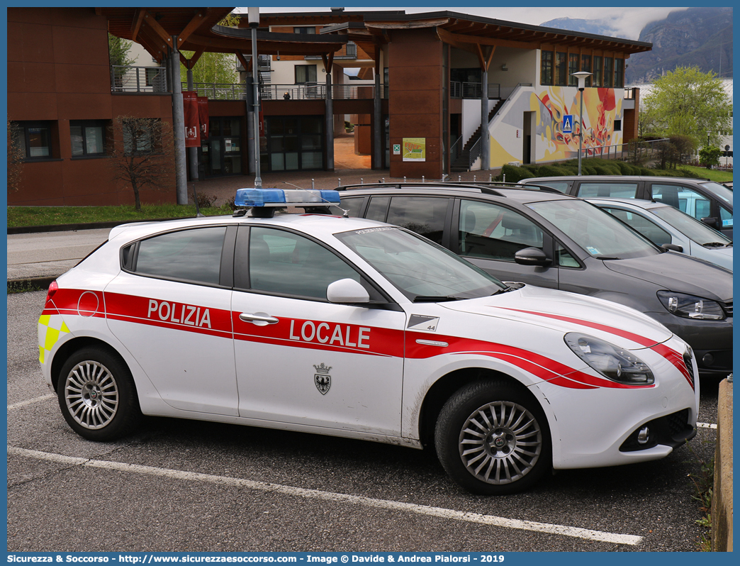 Polizia Locale YA473AN
Polizia Locale
Corpo Intercomunale
Trento - Monte Bondone
Alfa Romeo Nuova Giulietta
I serie II restyling
Parole chiave: Polizia;Locale;Municipale;Trento;Monte Bondone;Aldeno;Cimone;Garniga Terme;Alfa Romeo;Nuova Giulietta;YA473AN;YA 473 AN