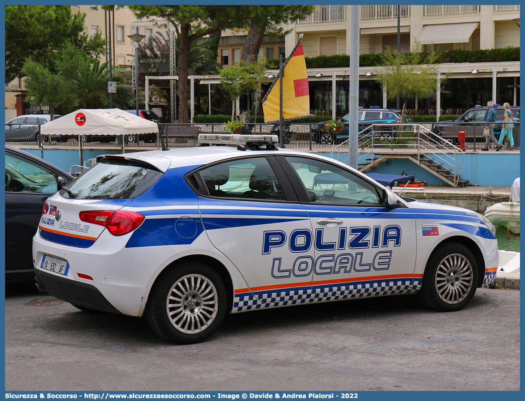 Polizia Locale YA632AF
Polizia Locale
Servizio Associato della Marsica
Alfa Romeo Nuova Giulietta
I serie II restyling
Allestitore Bertazzoni S.r.l.
Parole chiave: Polizia;Locale;Municipale;Marsica;Avezzano;Celano;Alfa Romeo;Nuova Giulietta;Bertazzoni;YA632AF;YA 632 AF