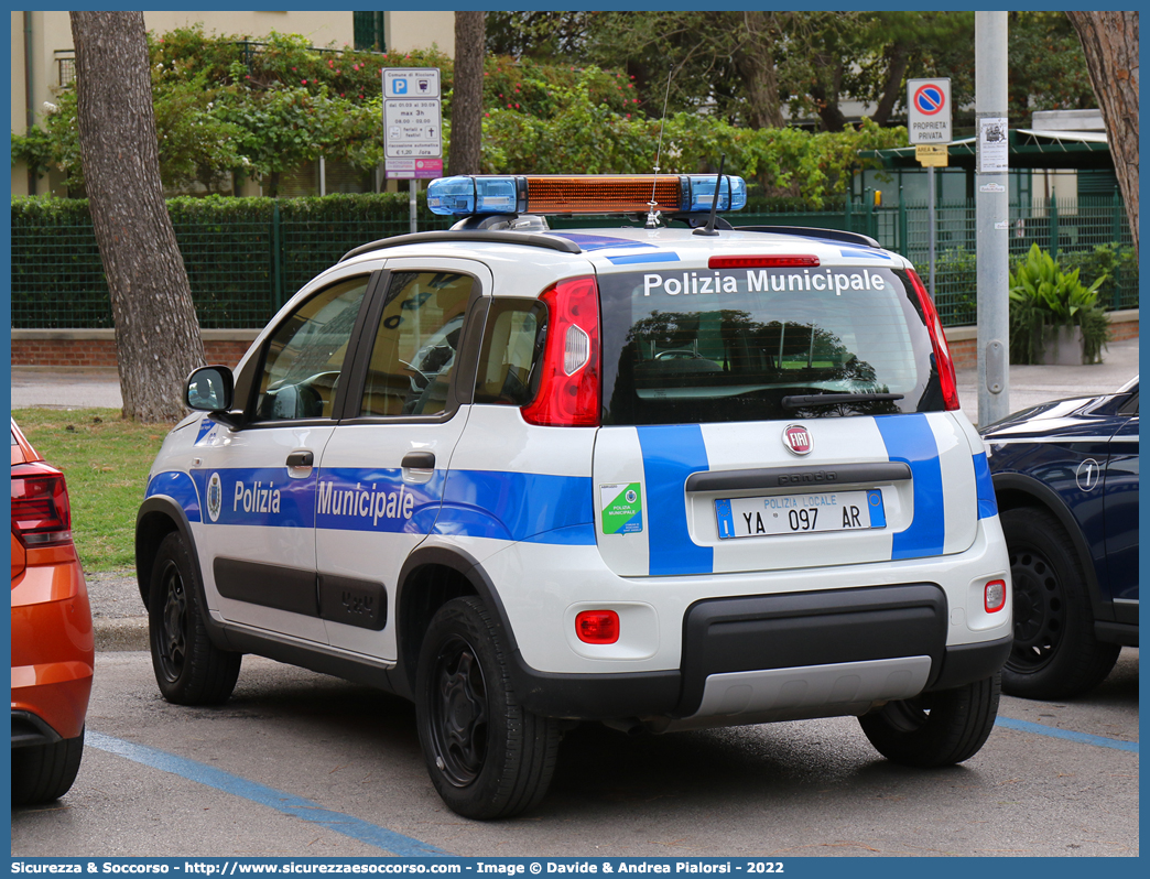 Polizia Locale YA097AR
Polizia Municipale
Comune di Mosciano Sant'Angelo
Fiat Nuova Panda 4x4 II serie
Allestitore Celiani S.a.s.
Parole chiave: Polizia;Locale;Municipale;Mosciano Sant Angelo;Mosciano Sant&#039;Angelo;Fiat;Nuova Panda;4x4;4 x 4;Celiani;YA097AR;YA 097 AR