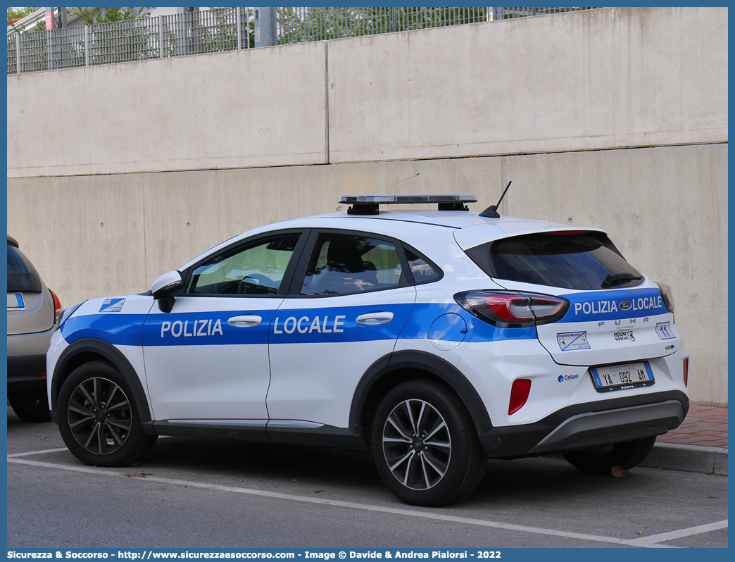 Polizia Locale YA092AM
Polizia Locale
Comune di San Benedetto del Tronto
Ford Nuova Puma
Allestitore Celiani S.a.s.
Parole chiave: Polizia;Locale;Municipale;San Benedetto del Tronto;Ford;Nuova Puma;Celiani;YA092AM;YA 092 AM