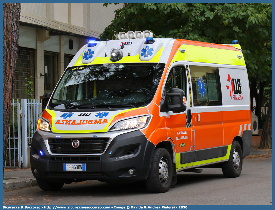 RA 11
118 Romagna Soccorso
Ambito Territoriale di Ravenna
Fiat Ducato III serie restyling
Allestitore Safety Car S.r.l.
Parole chiave: 118;Romagna;Ravenna;Soccorso;Ambulanza;Autoambulanza;Fiat;Ducato;X290;X 290;Orion;Safety Car