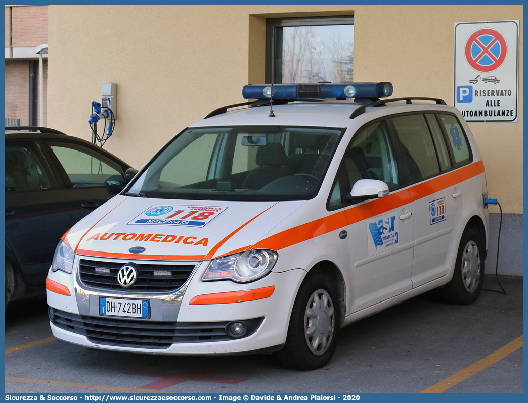 -
118 Macerata Soccorso
ASUR Area Vasta 3
Macerata - Civitanova - Camerino
Volkswagen Touran I serie restyling
Allestitore Aricar S.p.A.
Parole chiave: 118;Pesaro;Soccorso;ASUR;A.S.U.R.;Azienda;Sanitaria;Unica;Regionale;Area;Vasta;3;Macerata;Civitanova;Camerino;Automedica;Automedicalizzata;Auto Medica;Auto Medicalizzata;Volkswagen;Touran;Aricar