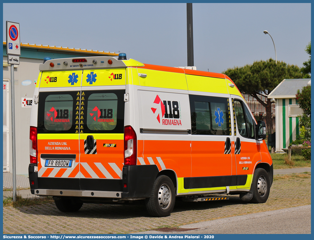 RA 33
118 Romagna Soccorso
Ambito Territoriale di Ravenna
Fiat Ducato III serie restyling
Allestitore Safety Car S.r.l.
Parole chiave: 118;Romagna;Ravenna;Soccorso;Ambulanza;Autoambulanza;Fiat;Ducato;X290;X 290;Orion;Safety Car