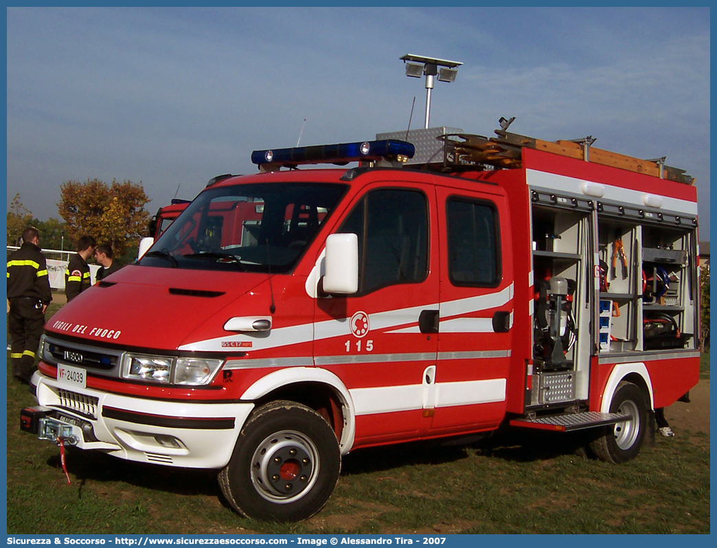 VF 24039
Corpo Nazionale Vigili del Fuoco
Iveco Daily 65C17 III serie
Allestitore Piemme Antincendi S.r.l.
Parole chiave: Corpo;Nazionale;Vigili del Fuoco;Vigili;Fuoco;Polisoccorso;Iveco;Daily;65C17;65 C 17;65C 17;65 C17;Piemme Antincendi