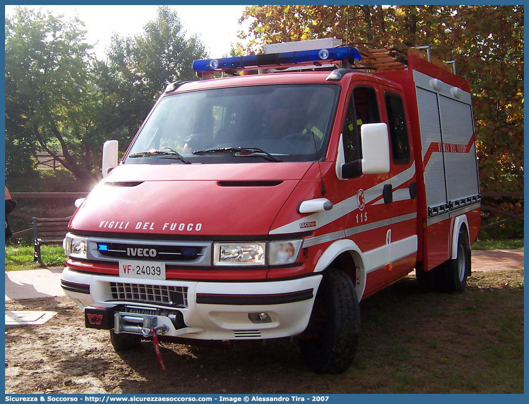 VF 24039
Corpo Nazionale Vigili del Fuoco
Iveco Daily 65C17 III serie
Allestitore Piemme Antincendi S.r.l.
Parole chiave: Corpo;Nazionale;Vigili del Fuoco;Vigili;Fuoco;Polisoccorso;Iveco;Daily;65C17;65 C 17;65C 17;65 C17;Piemme Antincendi