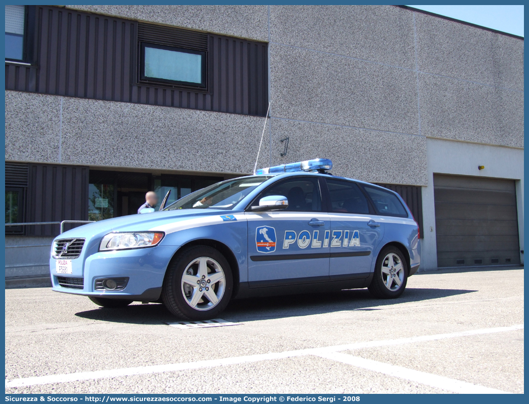 Polizia F5681
Polizia di Stato
Polizia Stradale
Autostrade per l'Italia S.p.A.
Volvo V50 II serie
Parole chiave: Polizia di Stato;Polizia Stradale;Autostrade per l'Italia S.p.A.;Autostrade S.p.A.;Autostrade;Italia;Volvo;V50;V 50