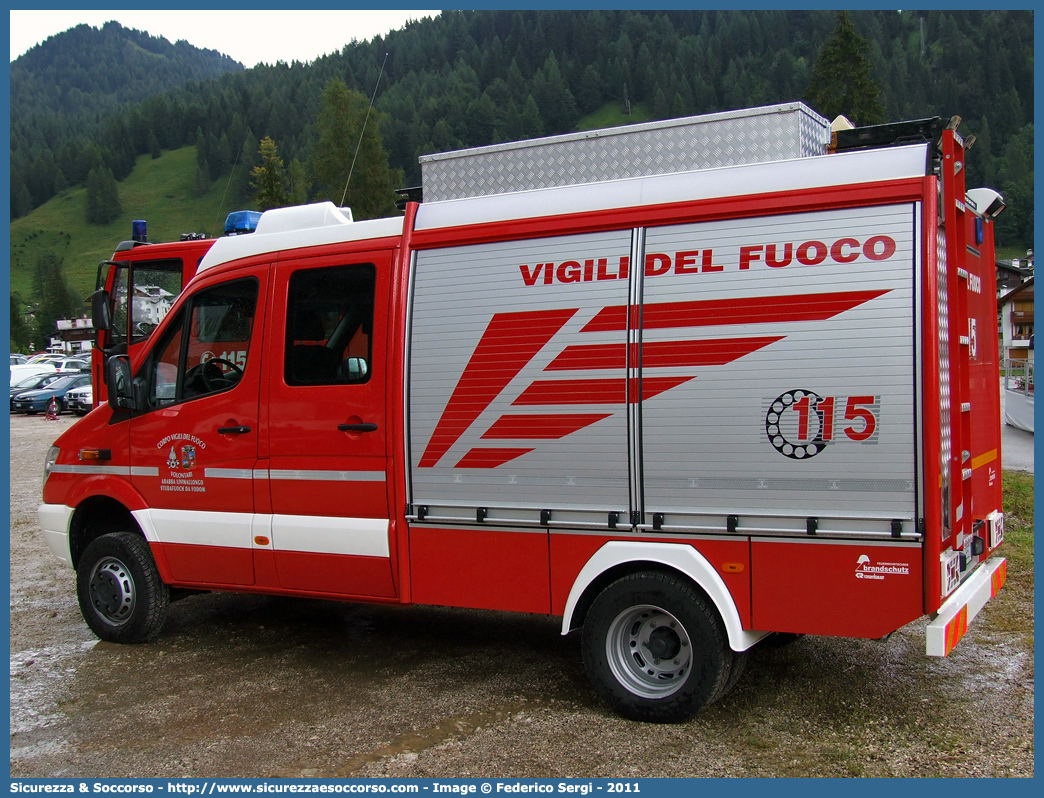 VF 26321
Corpo Nazionale Vigili del Fuoco
Mercedes Benz Sprinter 4x4 II serie
Allestitore Brandschutz S.r.l.
Parole chiave: Corpo;Nazionale;Vigili del Fuoco;Vigili;Fuoco;Polisoccorso;Mercedes Benz;Sprinter;4x4;4 x 4;Brandschutz;Rosenbauer