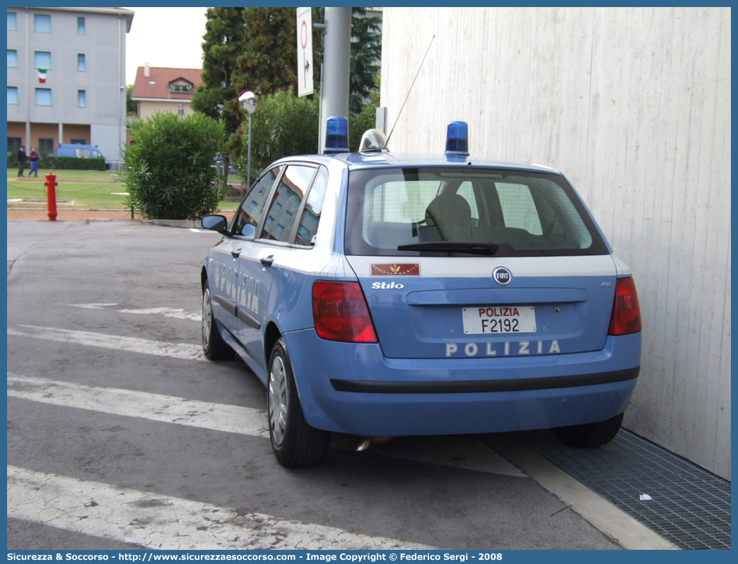 Polizia F2192
Polizia di Stato
Reparto Mobile
Fiat Stilo II serie
Parole chiave: PS;P.S.;Polizia;di;Stato;Reparto;Mobile;Fiat;Stilo