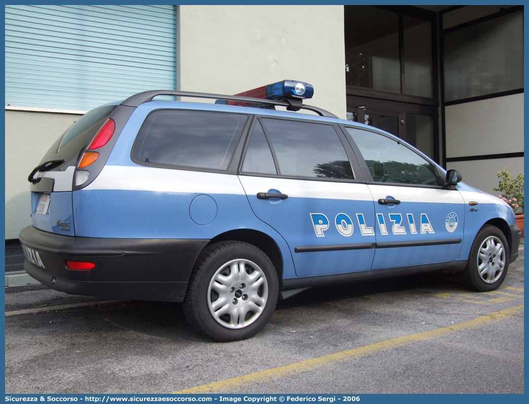 Polizia E1198
Polizia di Stato
Fiat Marea Weekend
Parole chiave: Polizia di Stato;Polizia;PS;Fiat;Marea Weekend