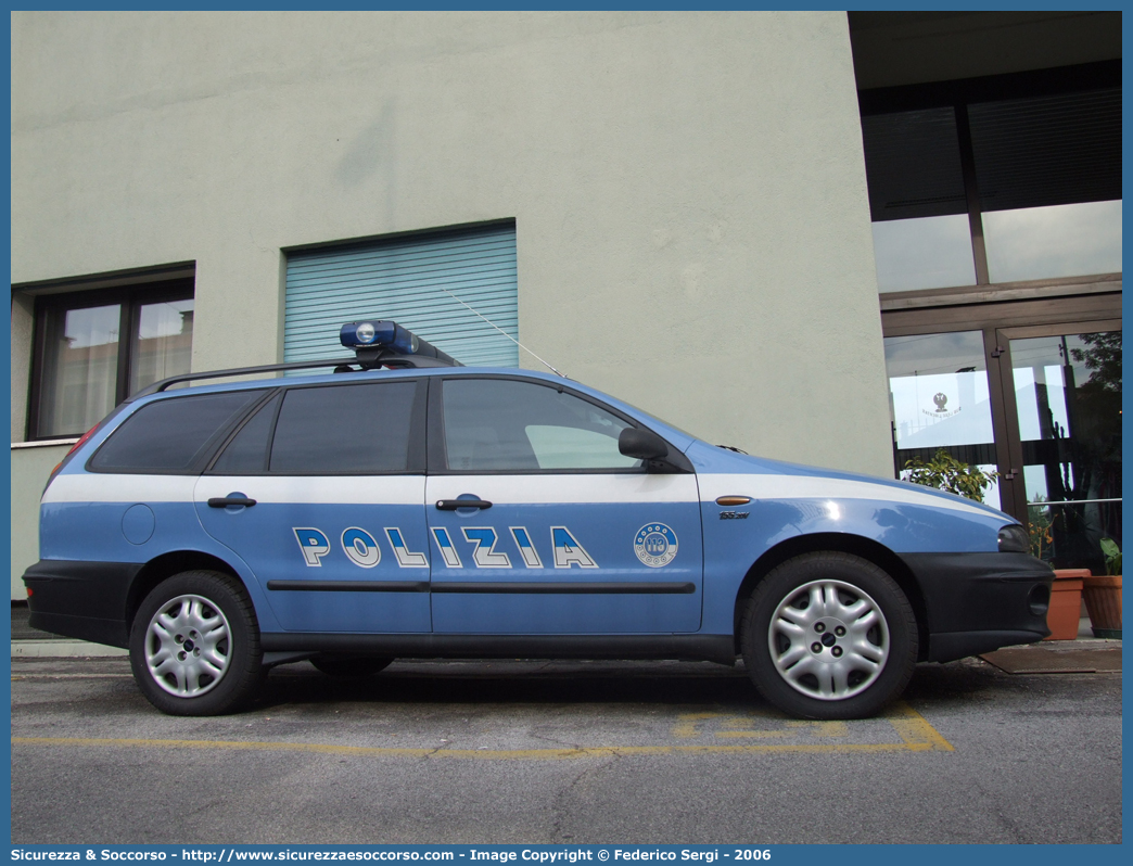 Polizia E1198
Polizia di Stato
Fiat Marea Weekend
Parole chiave: Polizia di Stato;Polizia;PS;Fiat;Marea Weekend