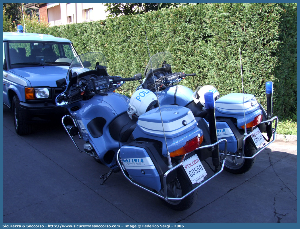 -
Polizia di Stato
Polizia Stradale
Bmw R850RT II serie
Parole chiave: Polizia di Stato;Polizia;PS;Polizia Stradale;BMW;R850;RT;G0050;G0958