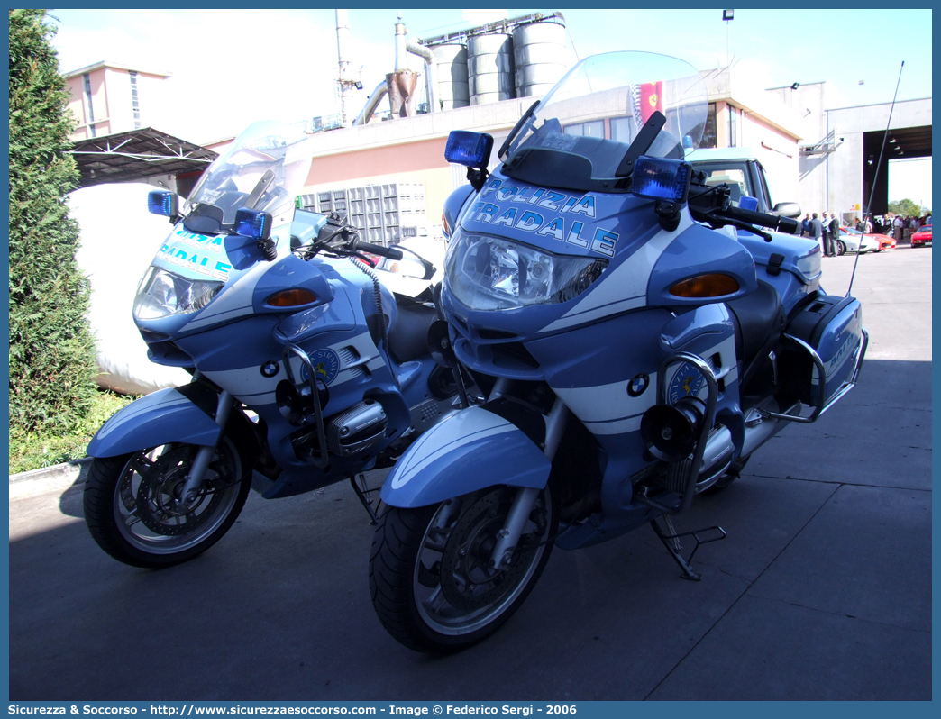 -
Polizia di Stato
Polizia Stradale
Bmw R850RT II serie
Parole chiave: Polizia di Stato;Polizia;PS;Polizia Stradale;BMW;R850;RT;G0050;G0958