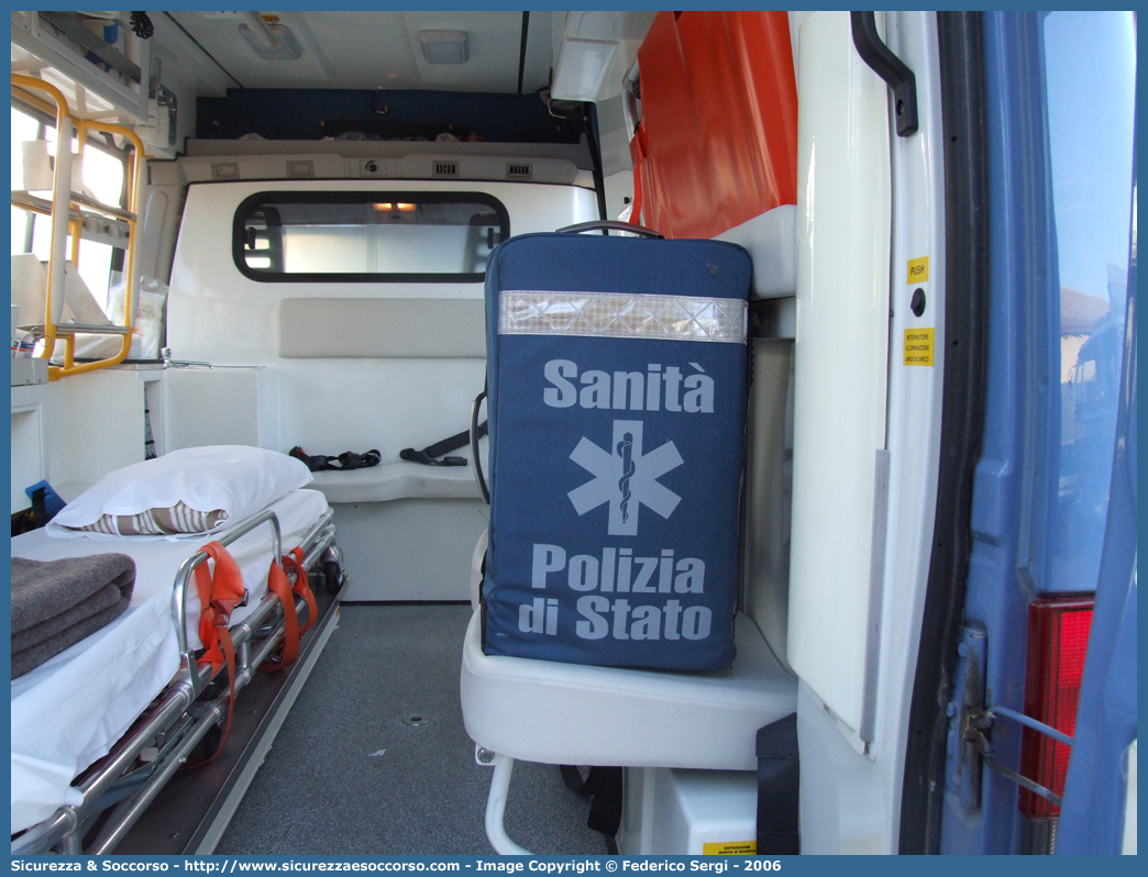 Polizia E8825
Polizia di Stato
Reparto Mobile
Servizio Sanitario
Fiat Ducato II serie
Allestitore Boneschi S.r.l.
Parole chiave: Polizia;Stato;PS;P.S.;Reparto;Mobile;Servizio;Sanitario;Ambulanza;Autoambulanza;Fiat;Ducato;Savio