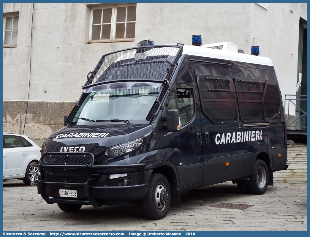 CC DK898
Arma dei Carabinieri
Battaglioni Mobili
Iveco Daily 50C17 VI serie
Allestitore Sperotto S.p.A.
(II fornitura)
Parole chiave: CC;C.C.;Arma;Carabinieri;Battaglioni Mobili;Battaglione Mobile;Iveco;Daily;50C17;Blindato;Ordine Pubblico;Sperotto