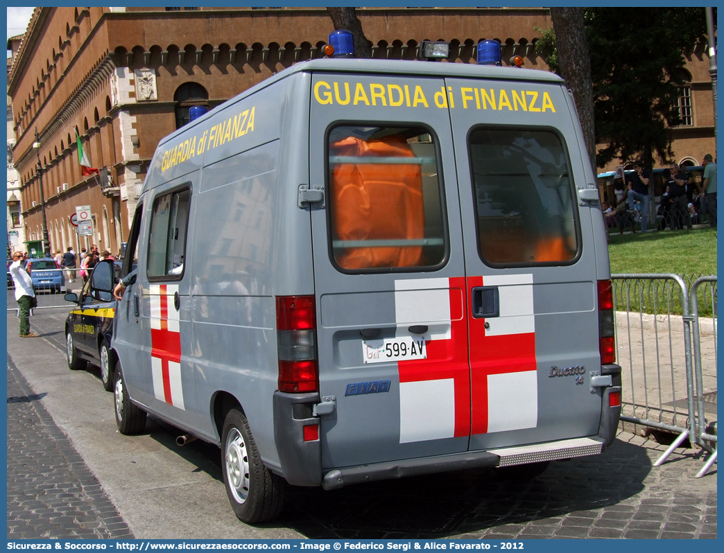 GdiF 599AV
Guardia di Finanza
Servizio Sanitario
Fiat Ducato II serie
Parole chiave: GdiF;G.D.F.;GDF;Guardia;di;Finanza;Ambulanza;Fiat;Ducato;599AV