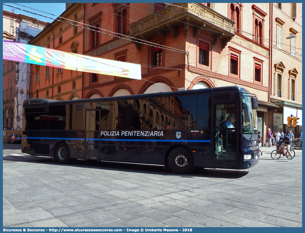 Polizia Penitenziaria 116AE
Polizia Penitenziaria
Irisbus Orlandi Myway
Parole chiave: PolPen;Pol.Pen.;AdiC;A.diC.;Agenti di Custodia;Polizia Penitenziaria;Irisbus;Orlandi;Myway;116AE