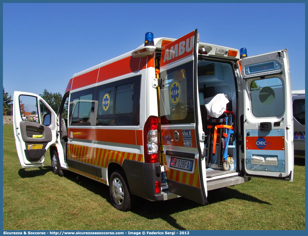 18856
SUEM 118 Treviso Emergenza
Azienda ULSS 2 - Marca Trevigiana
Fiat Ducato III serie
Allestitore Orion S.r.l.
Parole chiave: 118;Treviso;Asolo;Emergenza;SUEM;S.U.E.M.;Ambulanza;Fiat;Ducato;X250;Orion