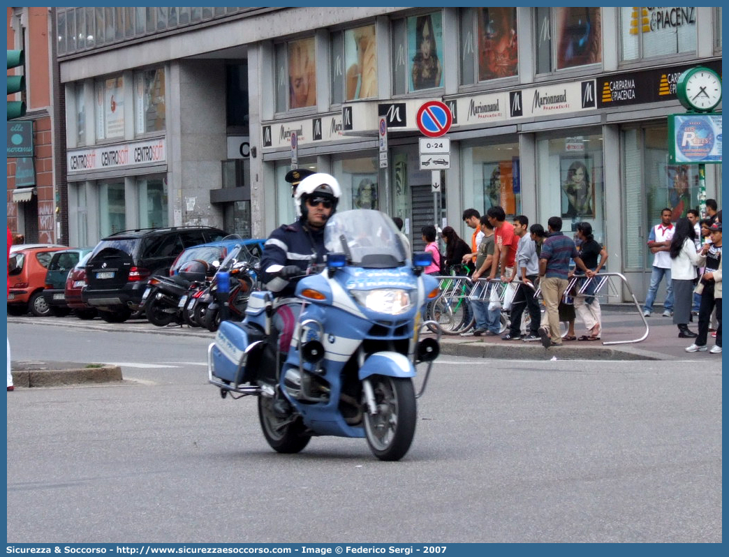 -
Polizia di Stato
Polizia Stradale
Bmw R850RT II serie
Parole chiave: Polizia di Stato;Polizia;PS;Polizia Stradale;BMW;R850;RT