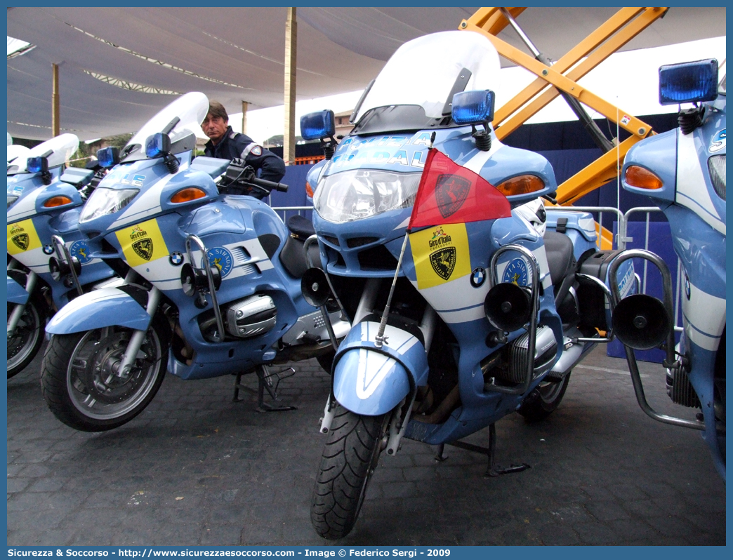 -
Polizia di Stato
Polizia Stradale
Bmw R850RT II serie
Parole chiave: Polizia di Stato;Polizia;PS;Polizia Stradale;BMW;R850;RT