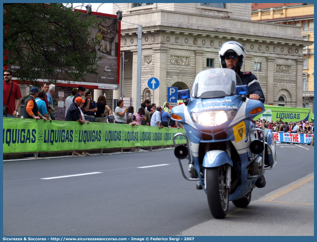 -
Polizia di Stato
Polizia Stradale
Bmw R850RT II serie
Parole chiave: Polizia di Stato;Polizia;PS;Polizia Stradale;BMW;R850;RT