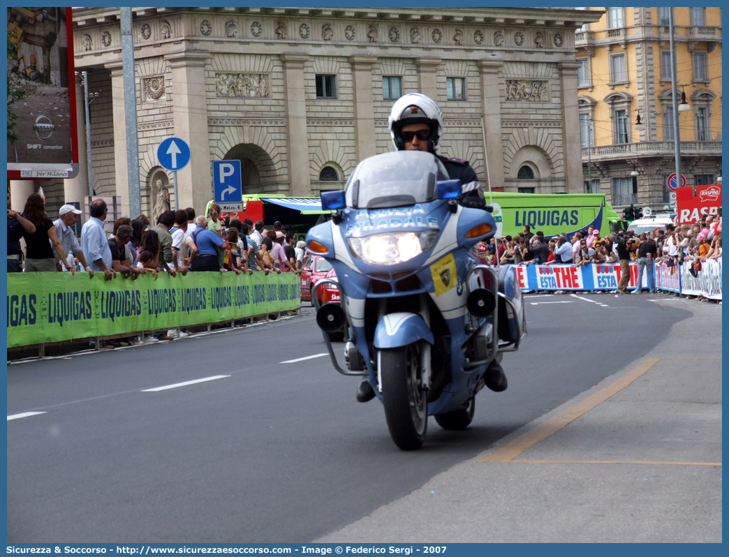 -
Polizia di Stato
Polizia Stradale
Bmw R850RT II serie
Parole chiave: Polizia di Stato;Polizia;PS;Polizia Stradale;BMW;R850;RT