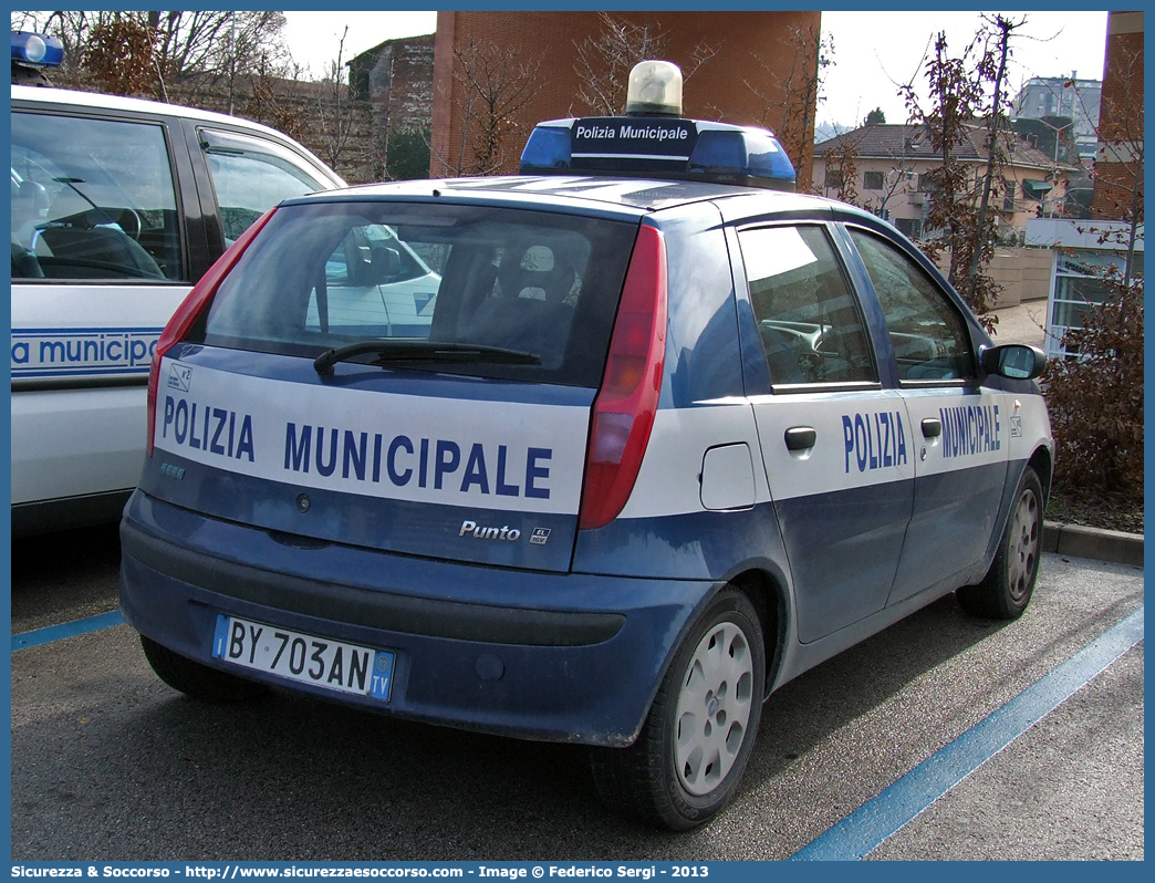 -
Polizia Municipale
Comune di
San Zenone degli Ezzelini
Fiat Punto II serie
Parole chiave: Polizia;Locale;Municipale;San Zenone degli Ezzelini;Fiat;Punto