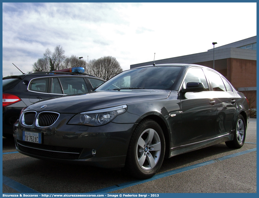 Polizia Locale YA762AC
Polizia Locale
Comune di Venezia
Bmw Serie 5 E60
Parole chiave: Polizia;Locale;Municipale;Venezia;Bmw;Serie 5;E60;E 60;YA762AC;YA 762 AC