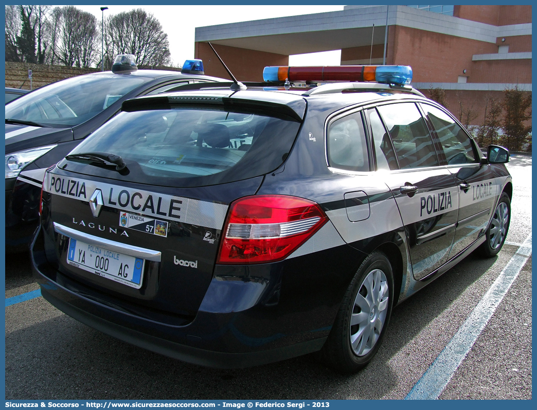 Polizia Locale YA000AG
Polizia Locale
Comune di Venezia
Renault Laguna SporTour
Allestitore Focaccia Group S.r.l.
Parole chiave: PL;P.L.;PM;P.M.;Polizia;Locale;Municipale;Venezia;Renault;Laguna;SporTour;SW;S.W.;Focaccia