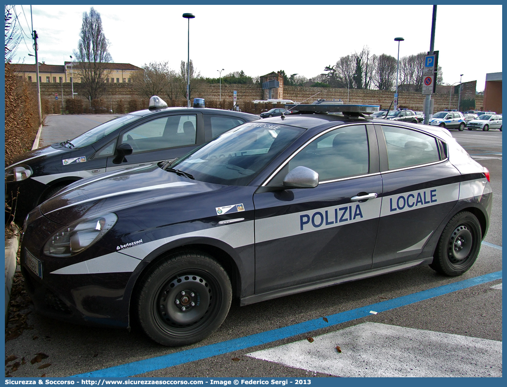 Polizia Locale YA598AL
Polizia Locale
Comune di Belluno
Alfa Romeo Nuova Giulietta
I serie
Allestitore Bertazzoni S.r.l.
Parole chiave: PL;P.L.;PM;P.M.;Polizia;Locale;Municipale;Belluno;Alfa Romeo;Nuova Giulietta;Bertazzoni;YA598AL;YA 598 AL