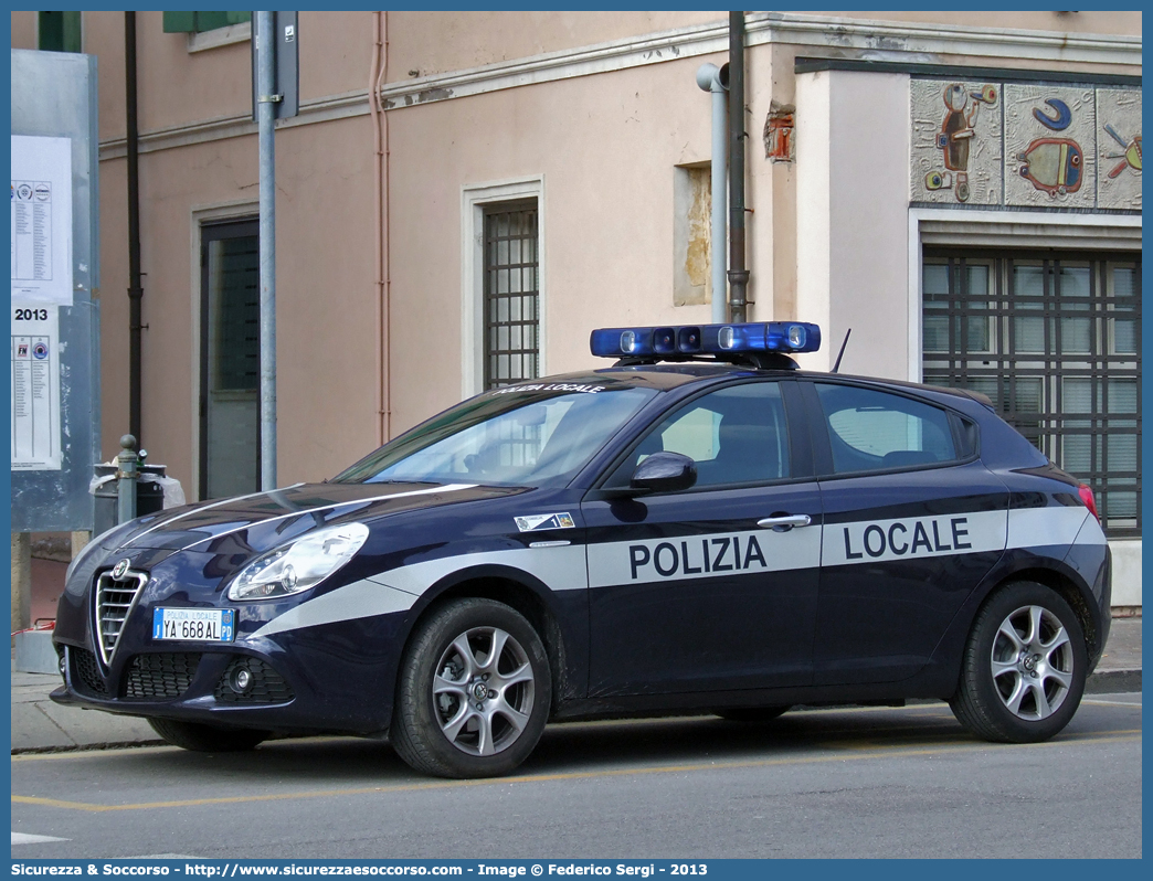 Polizia Locale YA668AL
Polizia Locale
Comune di Conselve
Alfa Romeo Nuova Giulietta
I serie
Allestitore Maritan S.r.l.
Parole chiave: PL;P.L.;PM;P.M.;Polizia;Municipale;Locale;Conselve;Alfa Romeo;Nuova Giulietta;Maritan;Alberto