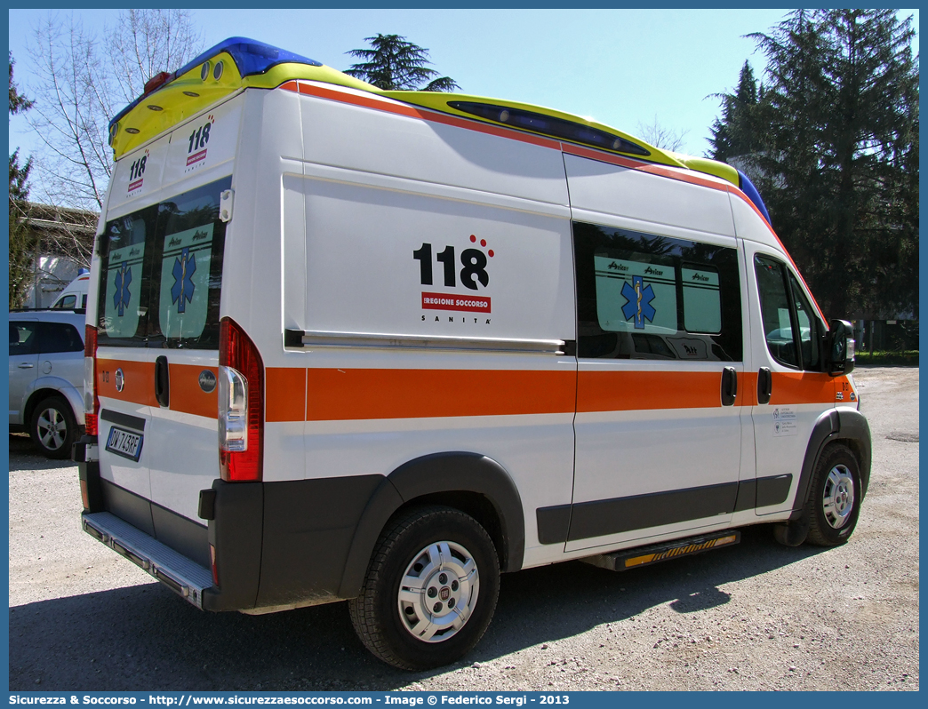 D27
118 Udine
Fiat Ducato III serie
Allestitore Aricar S.p.A.
Parole chiave: 118;Udine;Azienda;Ospedaliero;Ospedaliera;Universitaria;Santa;Maria;Misericordia;Ambulanza;Autoambulanza;Fiat;Ducato;X250;X 250;Aricar;D27;D 27;D.27