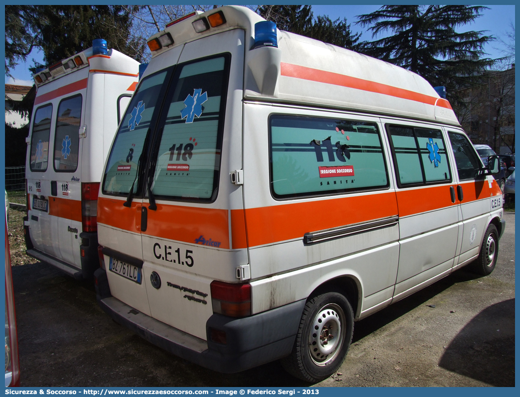 CE15
118 Udine
Volkswagen Transporter T4 restyling
Allestitore Aricar S.p.A.
Parole chiave: 118;Udine;Azienda;Ospedaliero;Ospedaliera;Universitaria;Santa;Maria;Misericordia;Ambulanza;Autoambulanza;Volkswagen;Transporter;T4;T 4;Aricar;CE15;CE 15;C.E.15