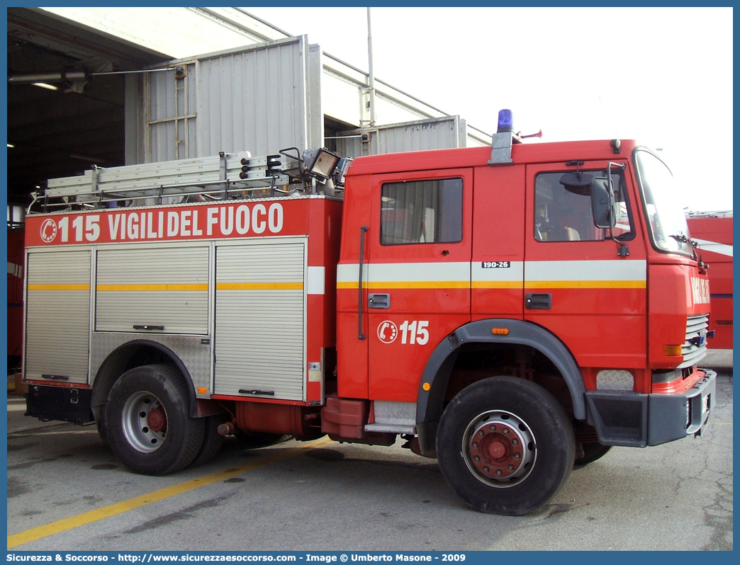 VF 15992
Corpo Nazionale Vigili del Fuoco
Iveco 190-26
Allestitore Baribbi S.p.A.
Parole chiave: VVF;V.V.F.;Corpo;Nazionale;Vigili;del;Fuoco;AutoPompaSerbatoio;APS;A.P.S.;Iveco;190;26;190-26;Baribbi