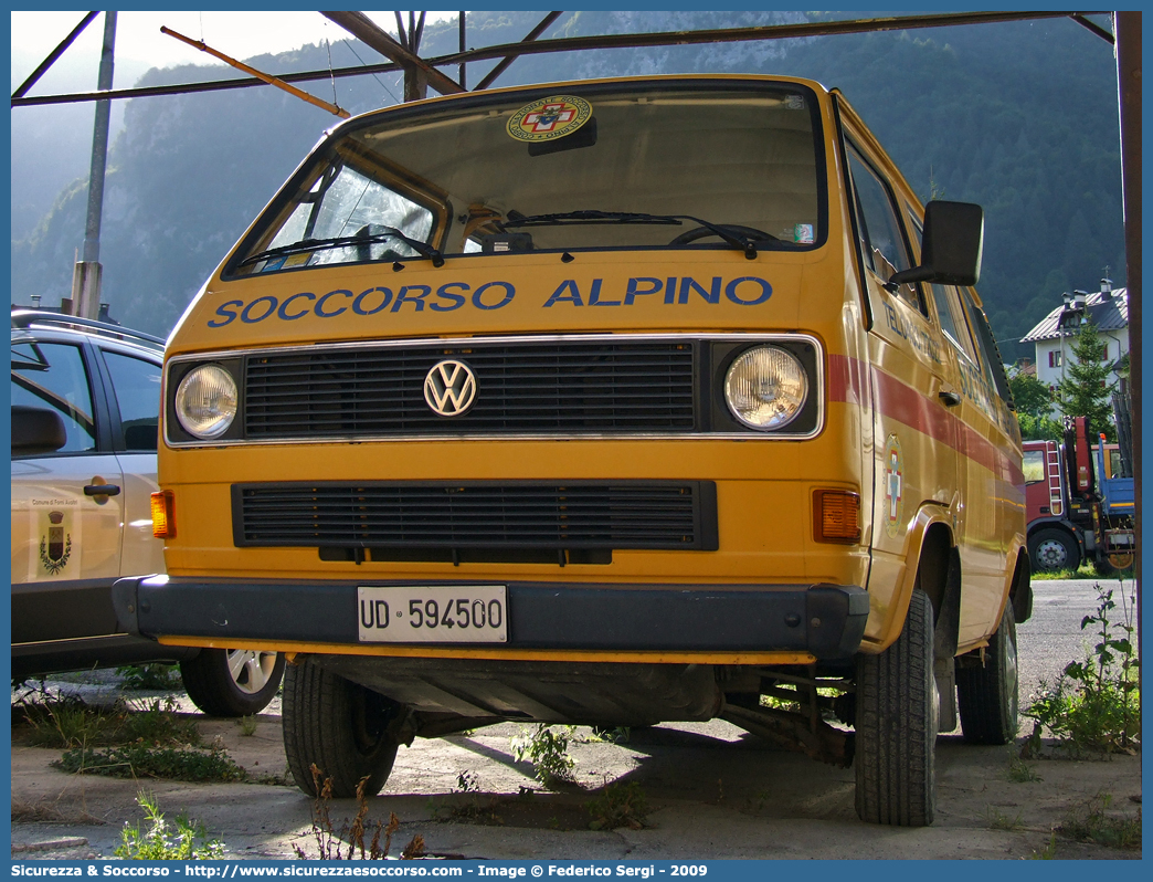 -
Corpo Nazionale
Soccorso Alpino e Speleologico
Delegazione Alpina
I Friuli Venezia Giulia
Stazione di Forni Avoltri
Volkswagen Transporter T3
Parole chiave: CNSAS;C.N.S.A.S.;Corpo;Nazionale;Soccorso;Alpino;Speleologico;Friuli;Venezia;Giulia;SAFVG;S.A.F.V.G.;Volkswagen;Transporter;T3;T 3