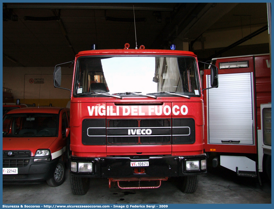 VF 10871
Corpo Nazionale Vigili del Fuoco
OM 155
Allestitori Baribbi S.p.A.
Parole chiave: Corpo;Nazionale;Vigili del Fuoco;Vigili;Fuoco;ABP;A.B.P.;AutoBottePompa;AutoBotte;OM;155;Baribbi