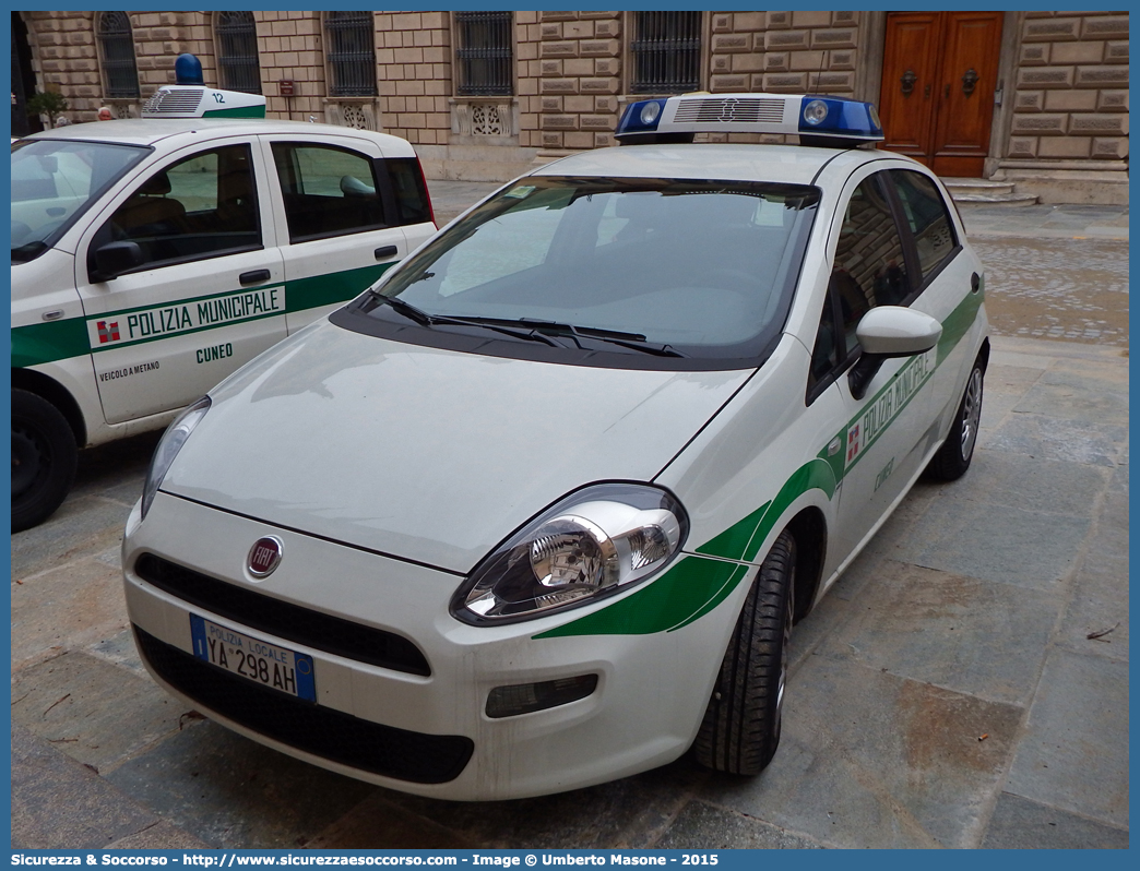 Polizia Locale YA298AH
Polizia Municipale
Comune di Cuneo
Fiat Punto IV serie
Allestitore Ciabilli S.r.l.
Parole chiave: PL;P.L.;PM;P.M.;Polizia;Locale;Municipale;Cuneo;Fiat;Punto;Ciabilli;YA298AH;YA 298 AH