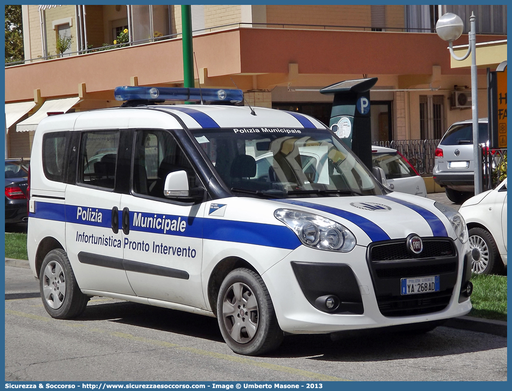 Polizia Locale YA268AD
Polizia Municipale
Comune di Bellaria Igea Marina
Fiat Doblò II serie
Allestitore Focaccia Group S.r.l.
Parole chiave: Polizia;Locale;Municipale;Bellaria;Igea Marina;Fiat;Doblo;Doblò;Focaccia;YA268AD;YA 268 AD