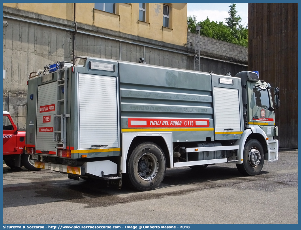 VF 29009
Corpo Nazionale Vigili del Fuoco
Servizio Antincendio Boschivo
Mercedes Benz Atego 1828 I serie restyling
Allestitore BAI S.r.l.
Ricondizionato Fortini S.r.l.
Parole chiave: Corpo;Nazionale;Vigili del Fuoco;Vigili;Fuoco;ABP;A.B.P.;AutoBottePompa;AIB;A.I.B.;Servizio;Antincendio;Boschivo;Mercedes Benz;Atego;1828;BAI;B.A.I.;Fortini