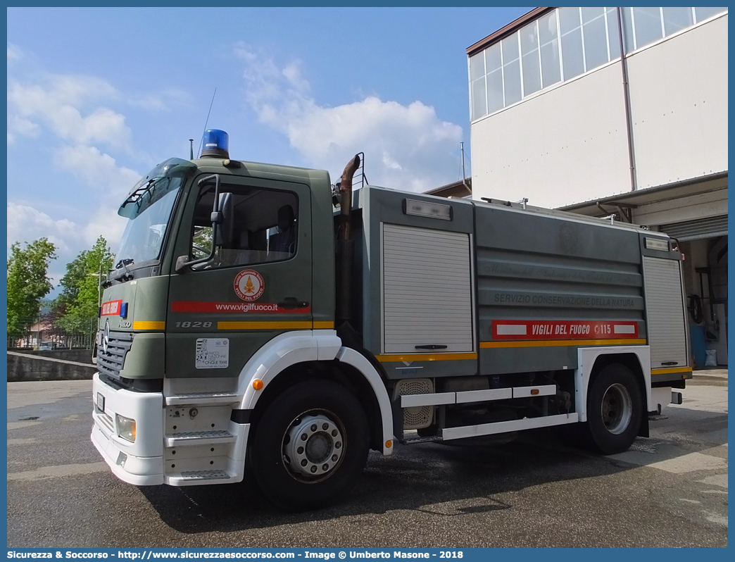 VF 29009
Corpo Nazionale Vigili del Fuoco
Servizio Antincendio Boschivo
Mercedes Benz Atego 1828 I serie restyling
Allestitore BAI S.r.l.
Ricondizionato Fortini S.r.l.
Parole chiave: Corpo;Nazionale;Vigili del Fuoco;Vigili;Fuoco;ABP;A.B.P.;AutoBottePompa;AIB;A.I.B.;Servizio;Antincendio;Boschivo;Mercedes Benz;Atego;1828;BAI;B.A.I.;Fortini